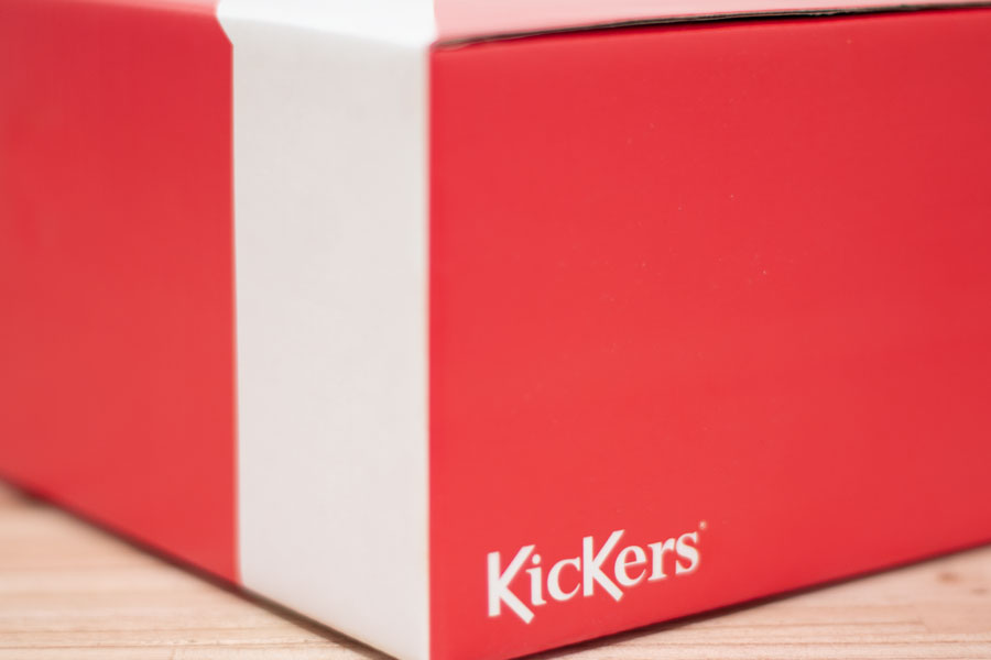 <span>Horizontal Poster</span><i>→</i>